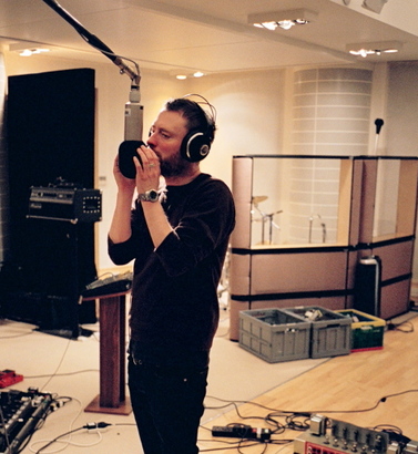 Thom on da mike